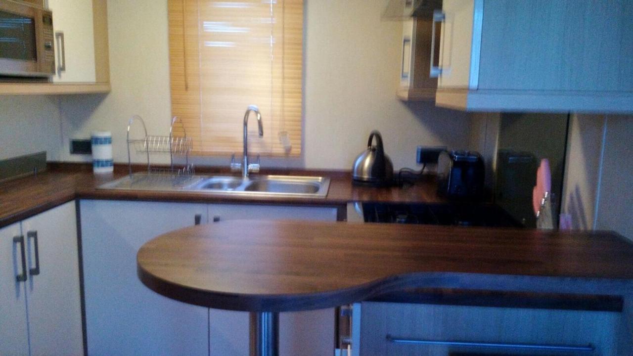 3 Bedroom 2 Bathroom Prestige Caravan Presthaven Sands Talacre Exterior photo