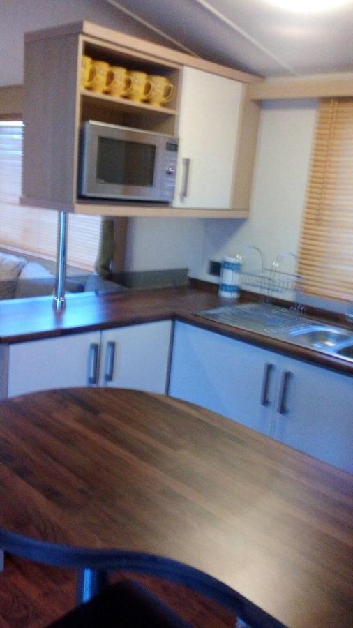 3 Bedroom 2 Bathroom Prestige Caravan Presthaven Sands Talacre Exterior photo